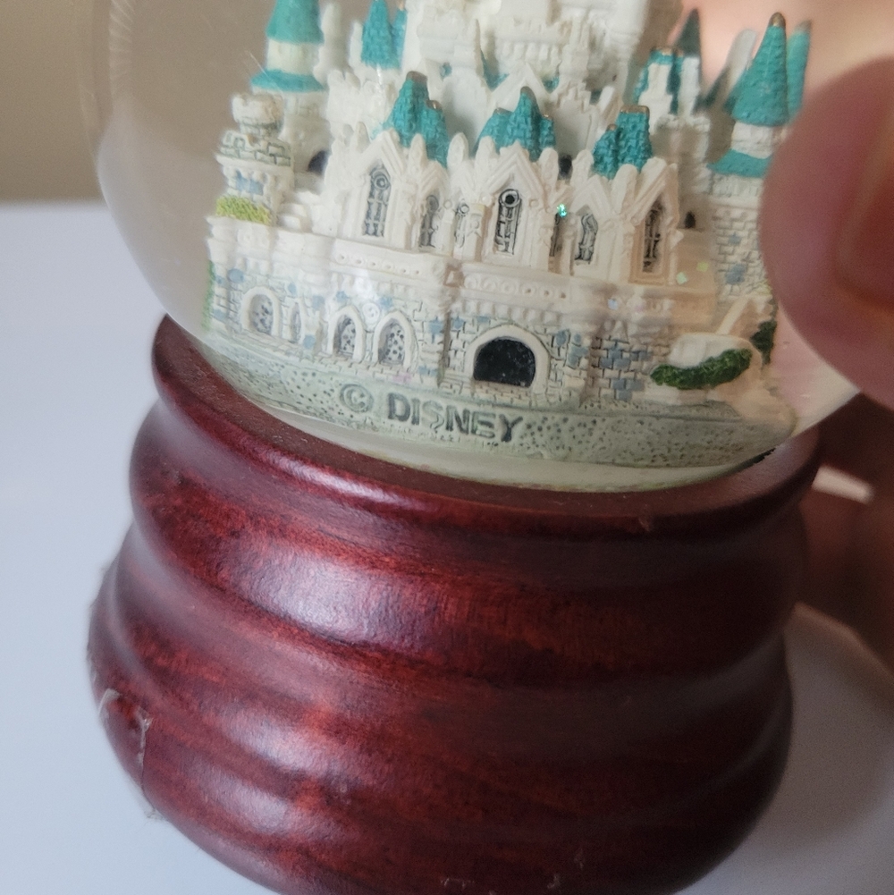 Cinderella's Castle Music Box Snow Globe - Picture 5 of 6